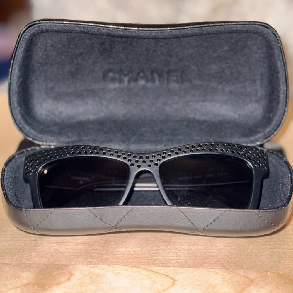 Gorgeous Authentic Chanel sunglasses